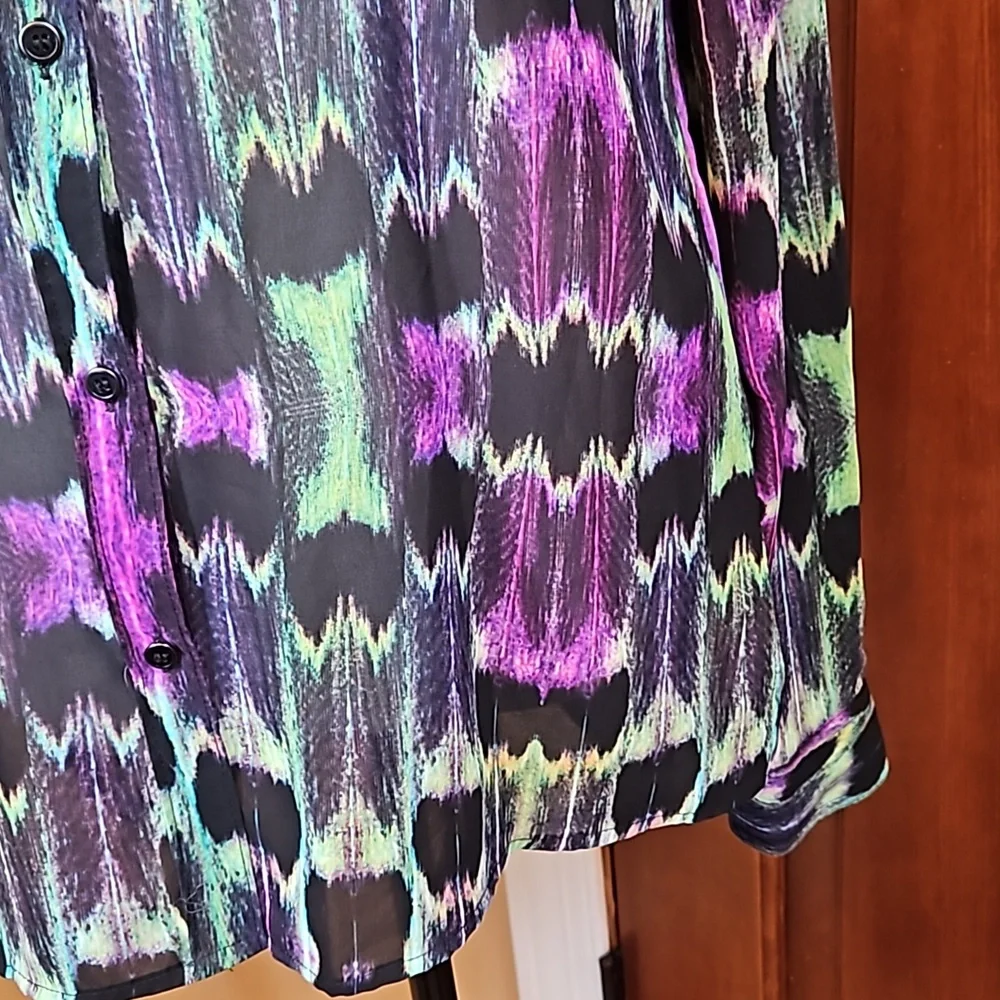 L AMOUR NANETTE LEPORE BLOUSE BUTTON DOWN TOP M PURPLE GREEN BLACK LONGSLEEVED